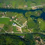 Oeneus Apartamento *