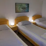 Apartament Oeneus Racic