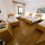 Apartament Oeneus