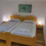 Apartament Oeneus *