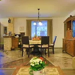 Apartament Oeneus *