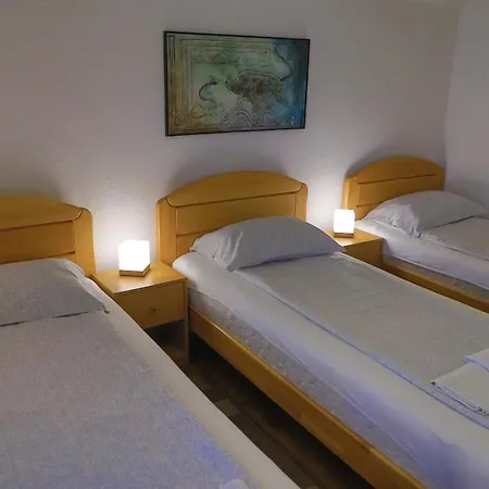 Apartament Oeneus Racic